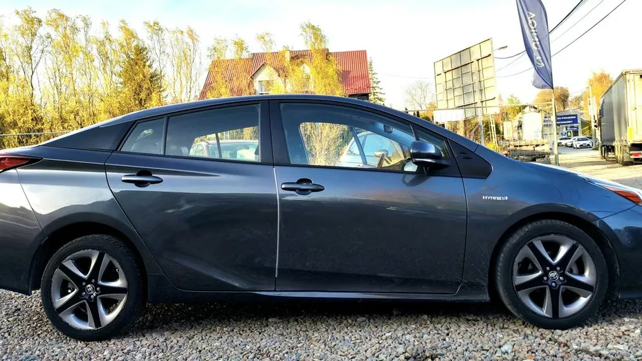 TOYOTA Prius -