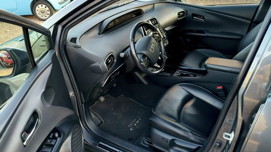 TOYOTA Prius -
