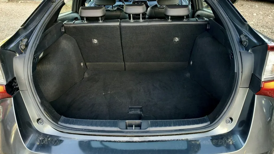 TOYOTA Prius -