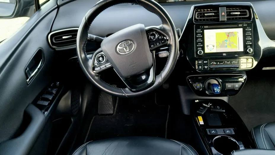 TOYOTA Prius -