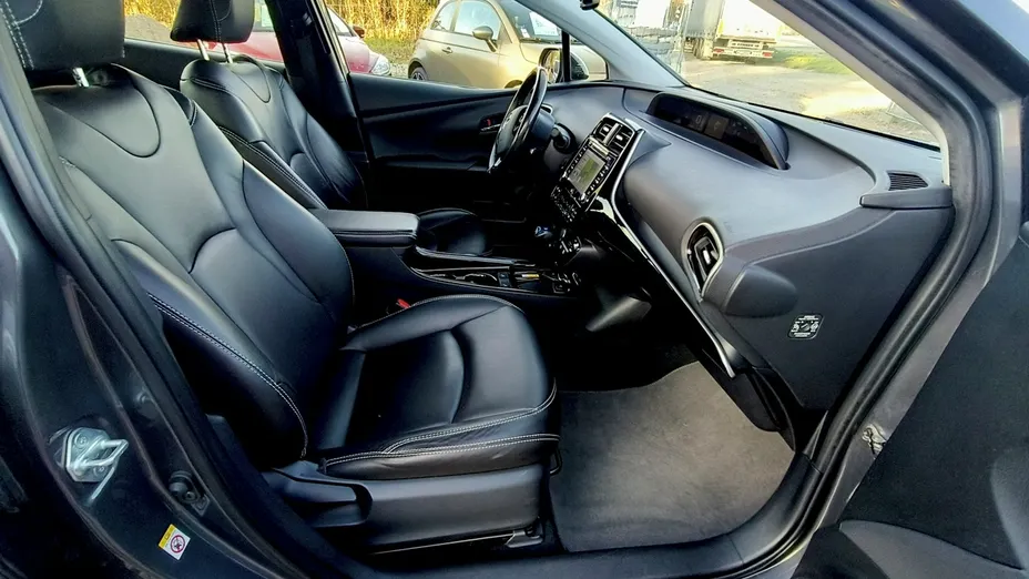 TOYOTA Prius -