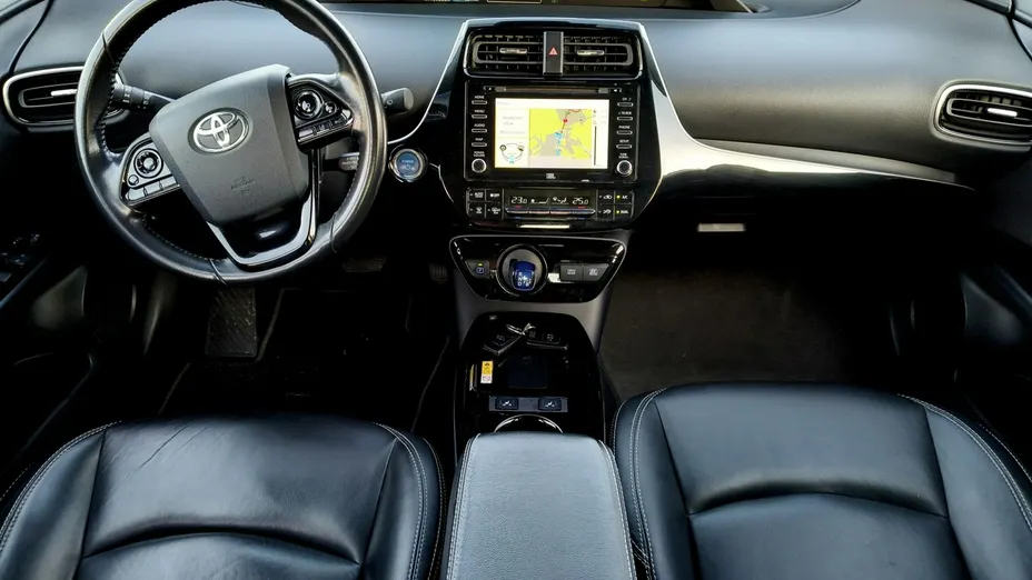 TOYOTA Prius -