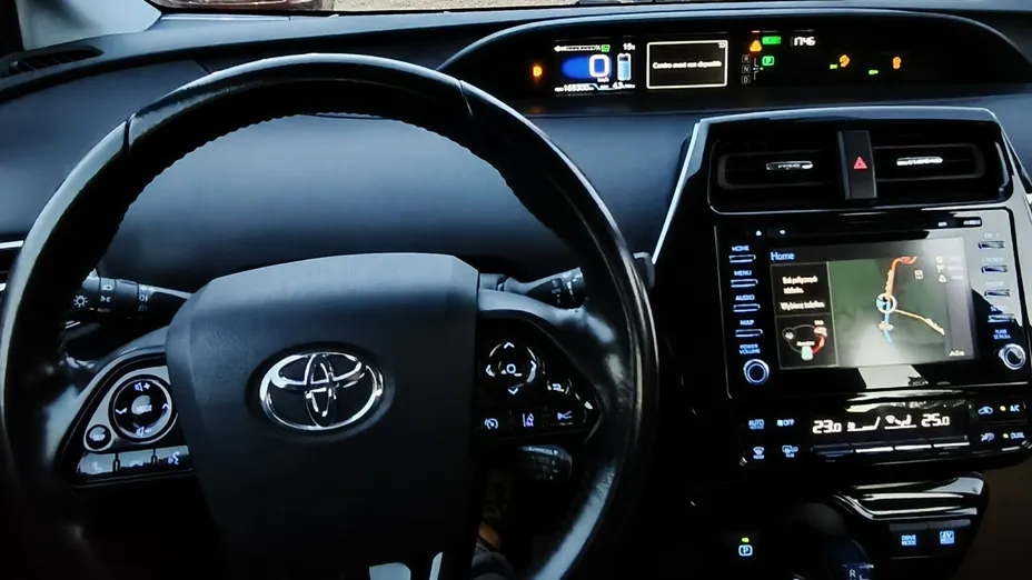 TOYOTA Prius -