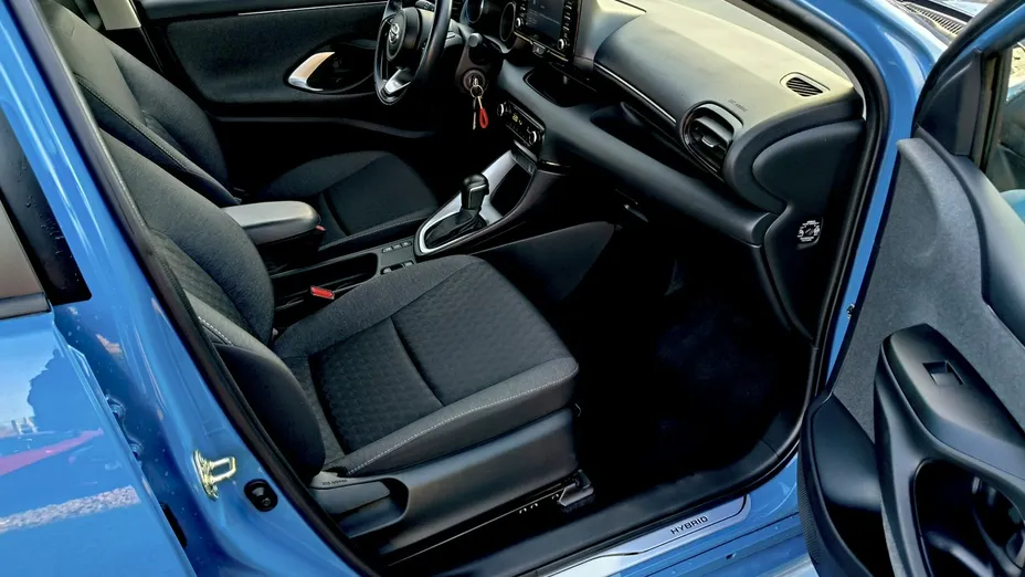 TOYOTA Yaris -
