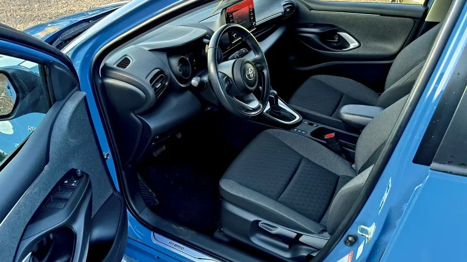 TOYOTA Yaris -