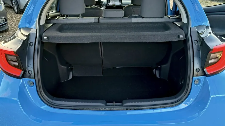 TOYOTA Yaris -