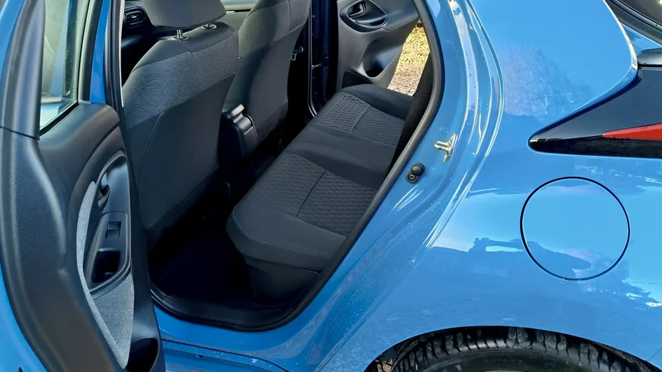 TOYOTA Yaris -