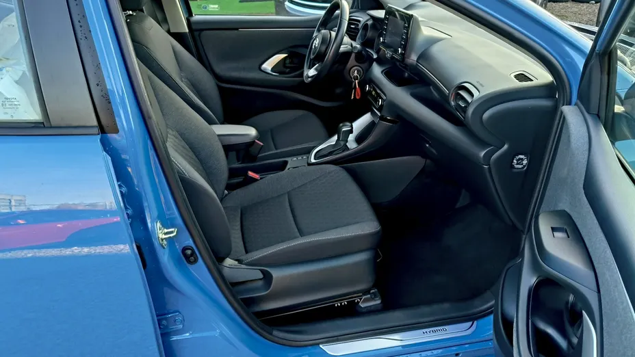 TOYOTA Yaris -