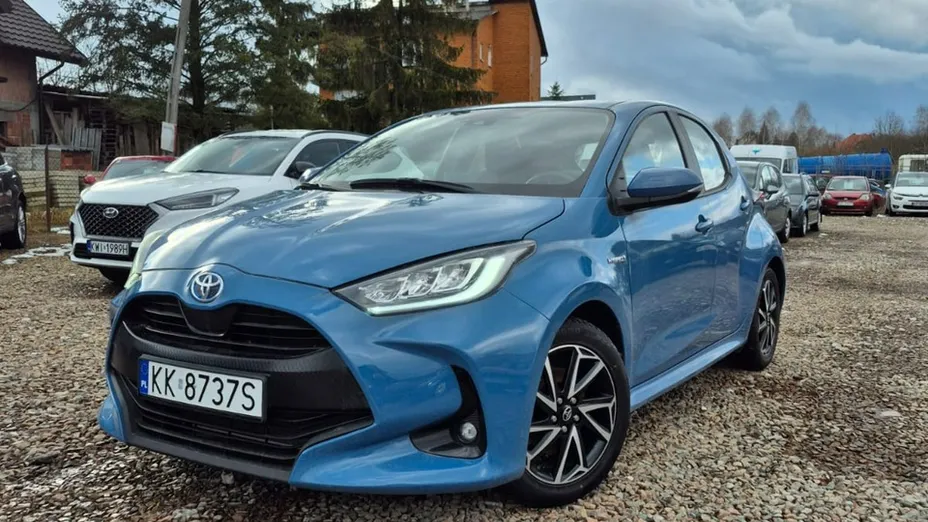 TOYOTA Yaris -