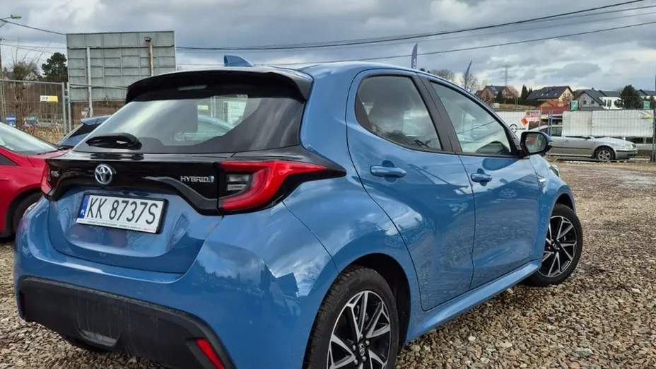 TOYOTA Yaris -