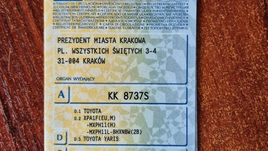 TOYOTA Yaris -
