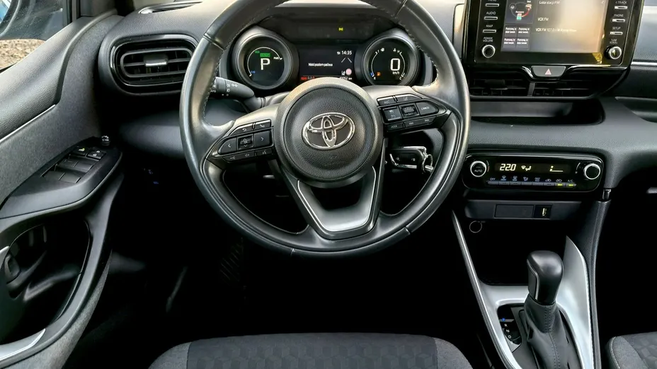 TOYOTA Yaris -