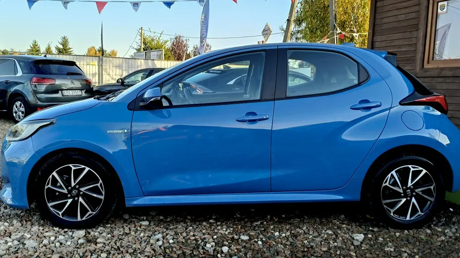 TOYOTA Yaris -
