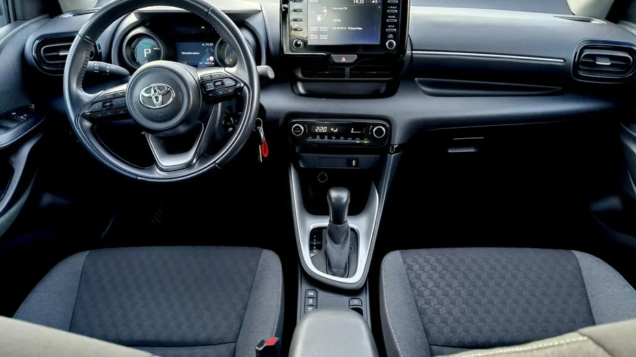 TOYOTA Yaris -