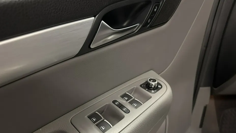 VOLKSWAGEN Sharan -