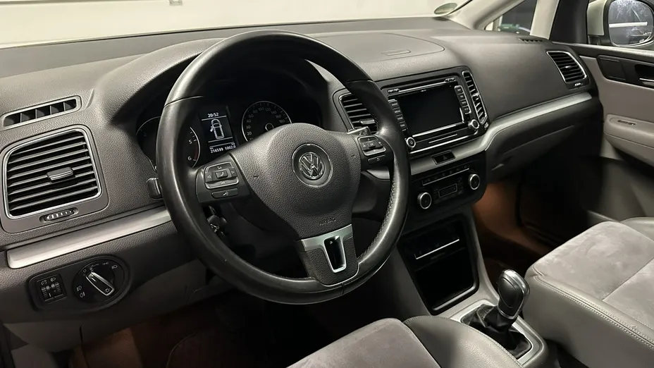 VOLKSWAGEN Sharan -