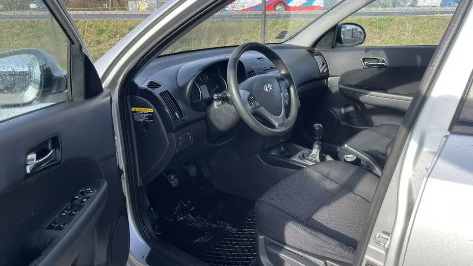HYUNDAI i30 -