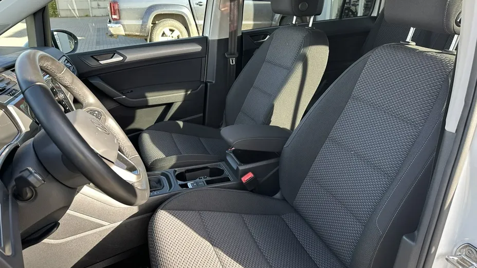 VOLKSWAGEN Touran -