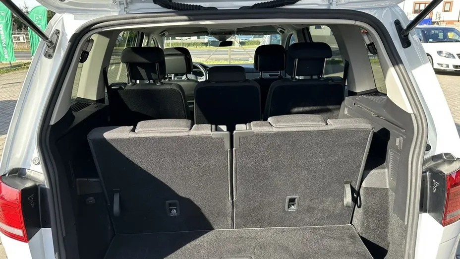 VOLKSWAGEN Touran -