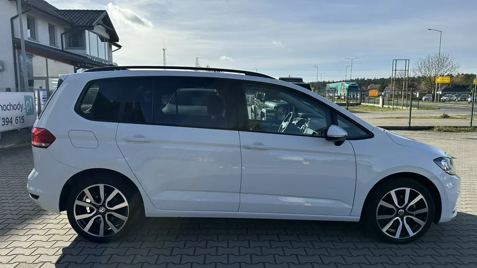 VOLKSWAGEN Touran -
