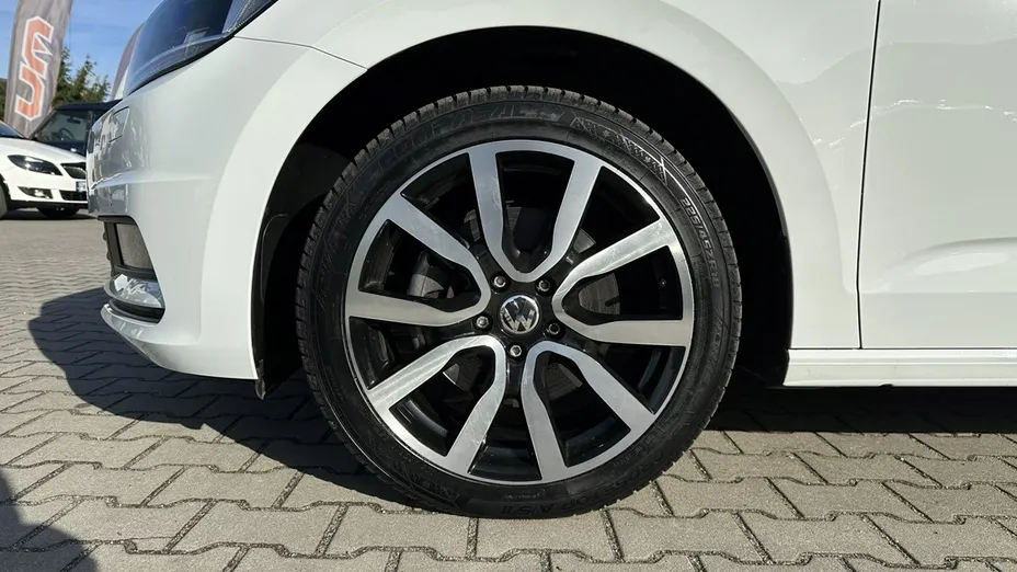 VOLKSWAGEN Touran -