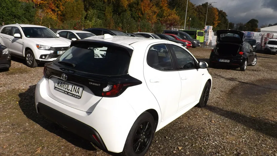 TOYOTA Yaris -