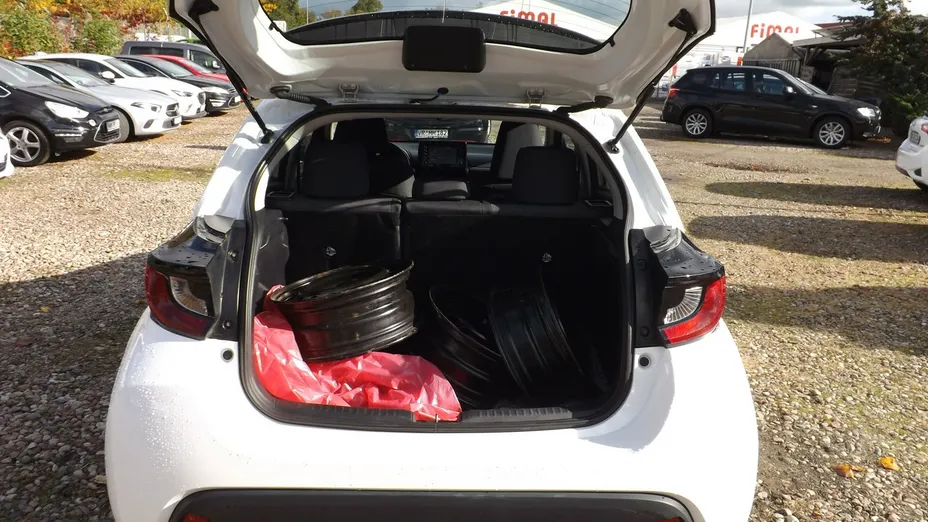 TOYOTA Yaris -