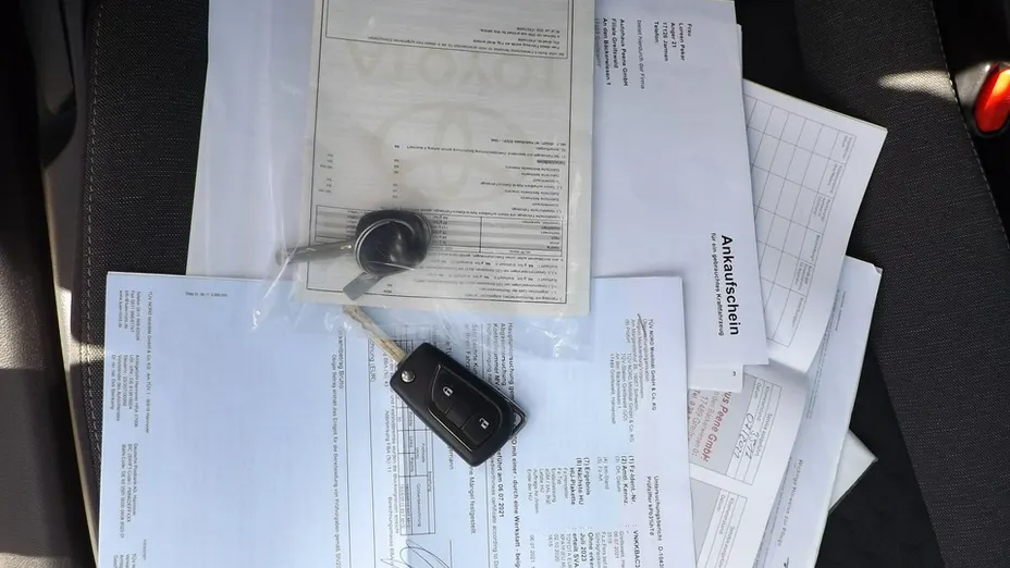 TOYOTA Yaris -