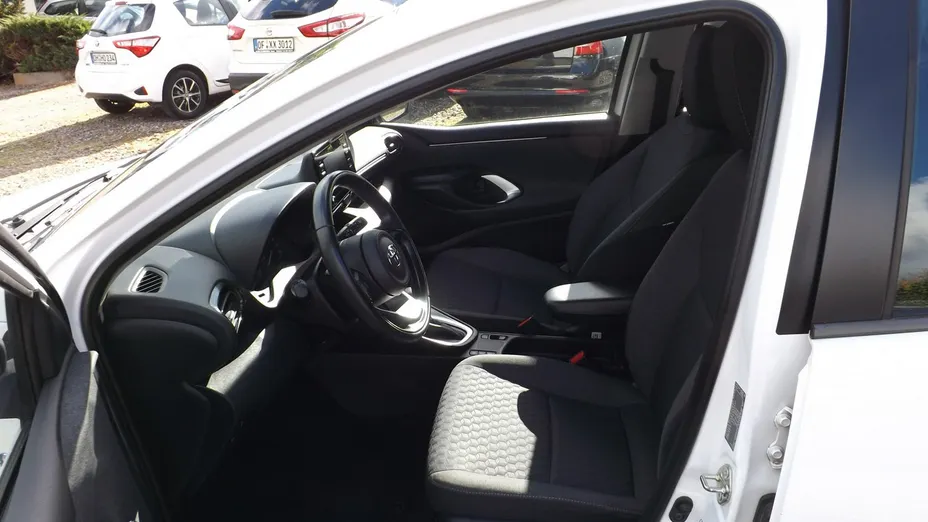 TOYOTA Yaris -