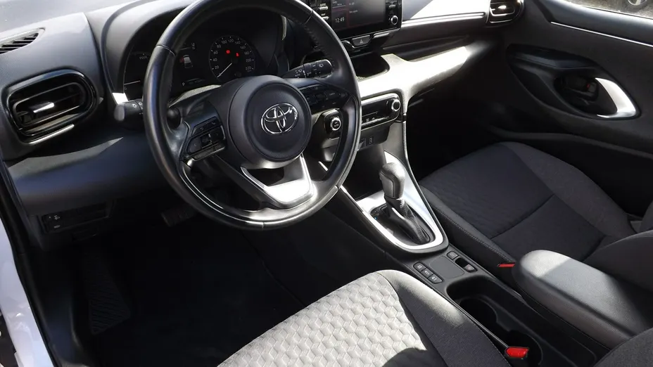 TOYOTA Yaris -