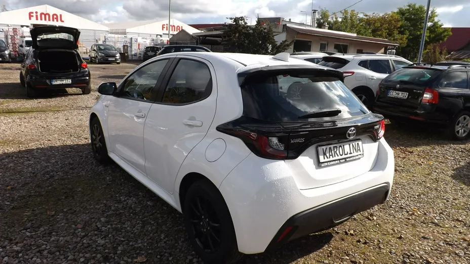 TOYOTA Yaris -