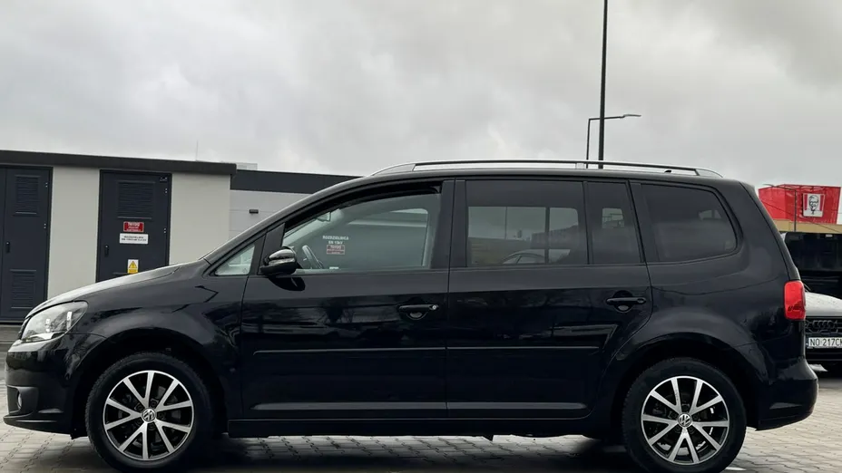 VOLKSWAGEN Touran -