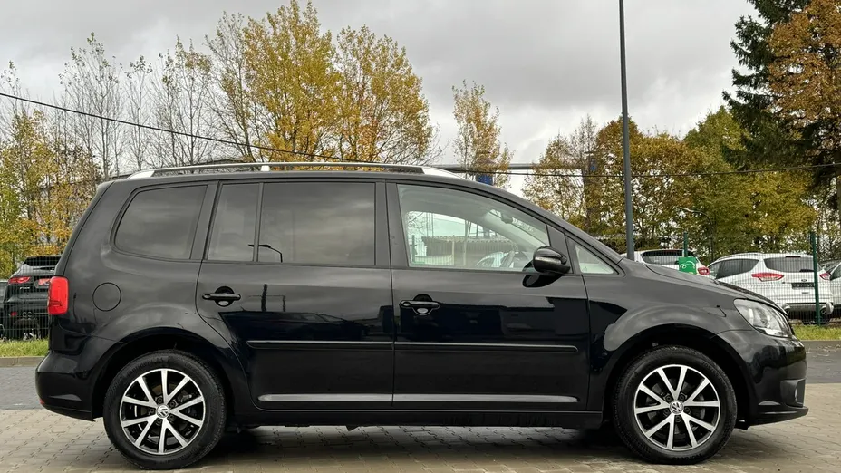 VOLKSWAGEN Touran -