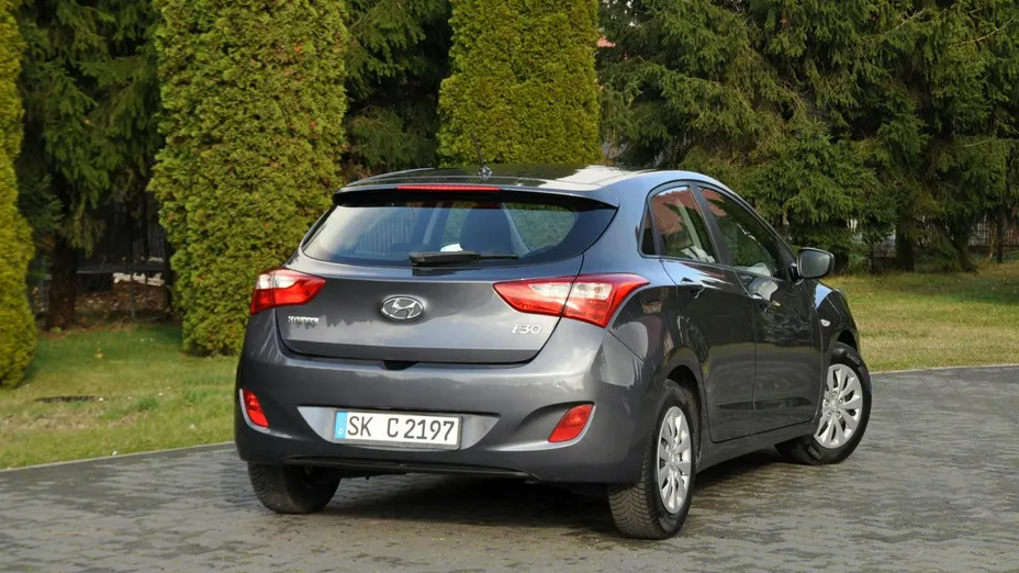 HYUNDAI i30 -