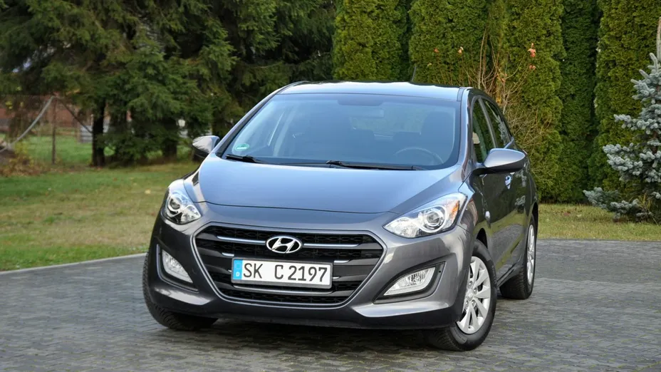 HYUNDAI i30 -