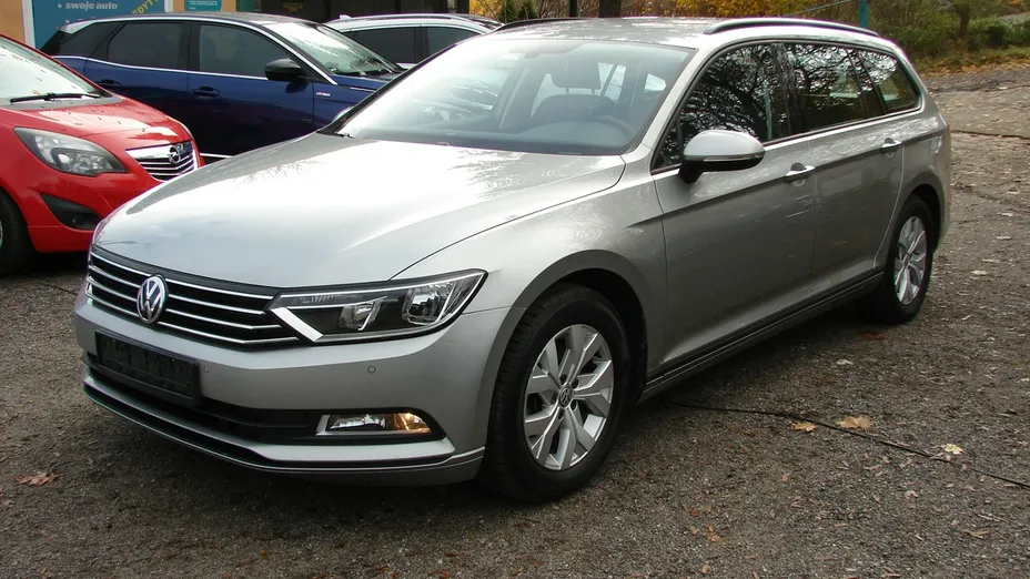 VOLKSWAGEN Passat -