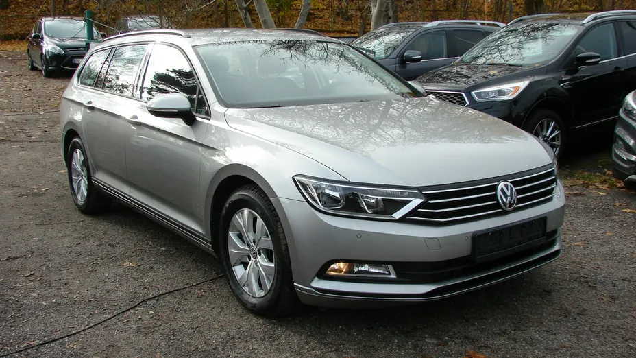 VOLKSWAGEN Passat -