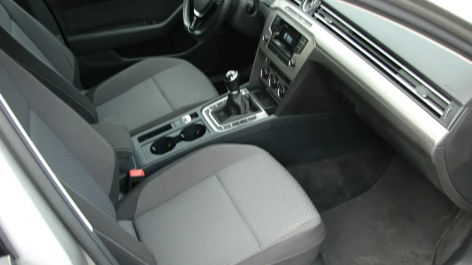 VOLKSWAGEN Passat -