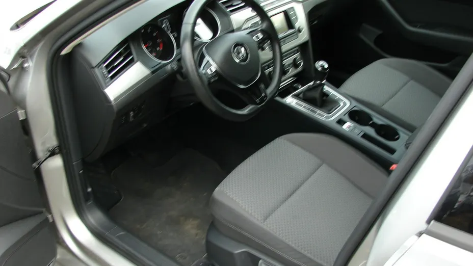 VOLKSWAGEN Passat -