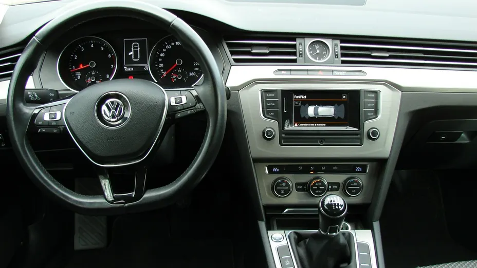 VOLKSWAGEN Passat -