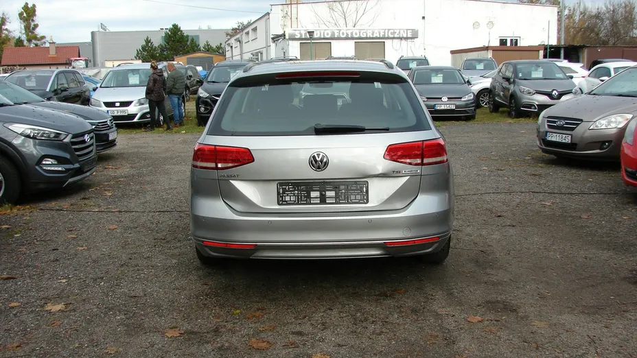 VOLKSWAGEN Passat -