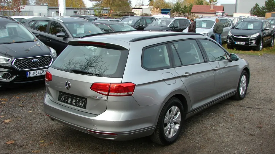 VOLKSWAGEN Passat -