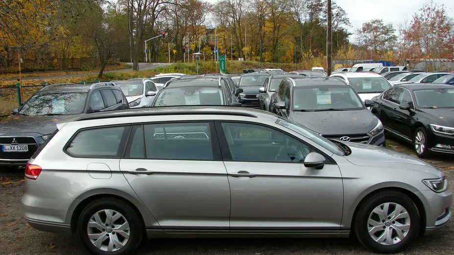 VOLKSWAGEN Passat -
