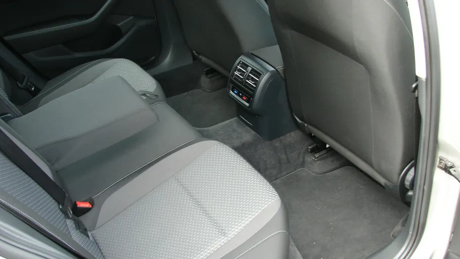 VOLKSWAGEN Passat -