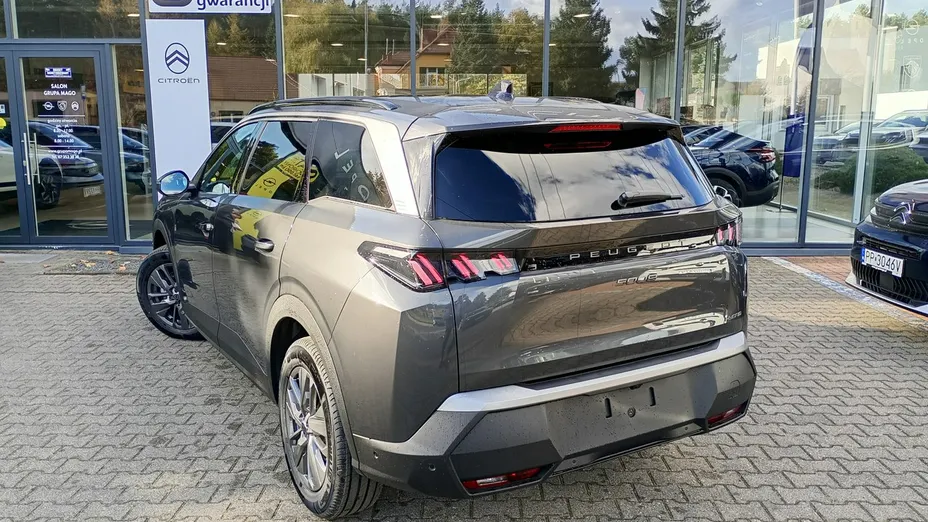 PEUGEOT 5008 -