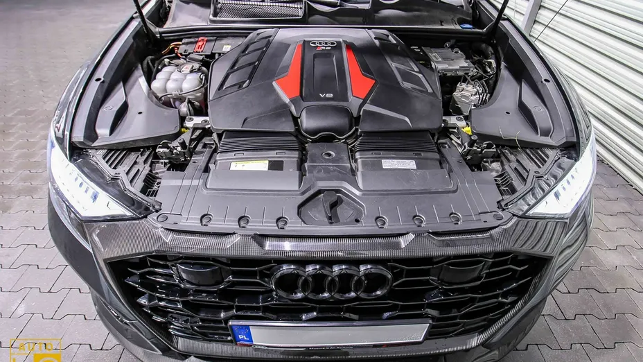 AUDI RS Q8 -