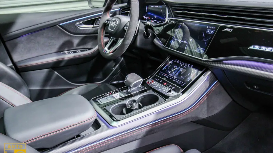 AUDI RS Q8 -