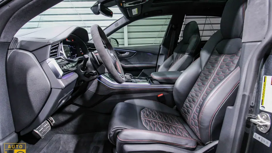 AUDI RS Q8 -