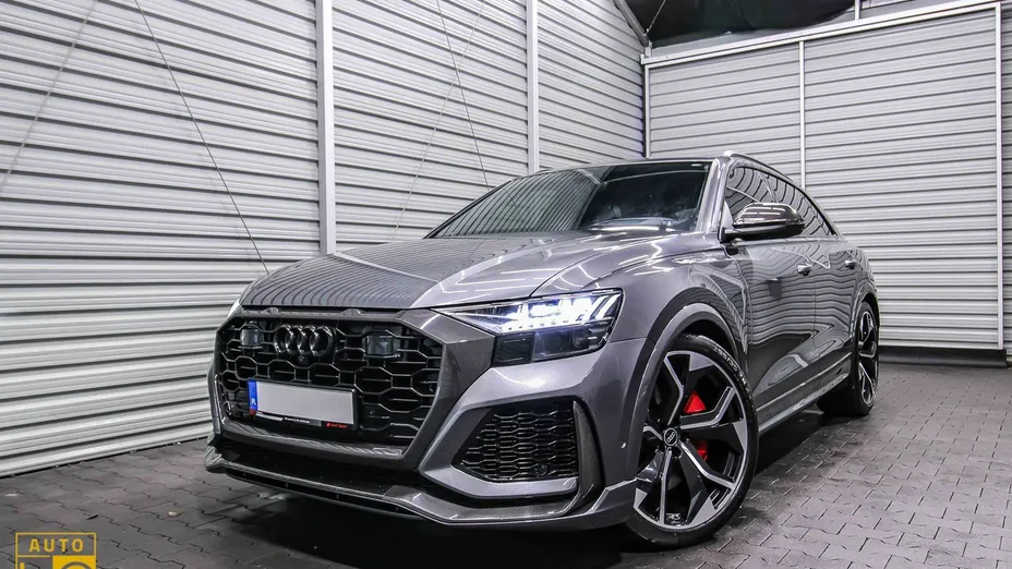AUDI RS Q8 -