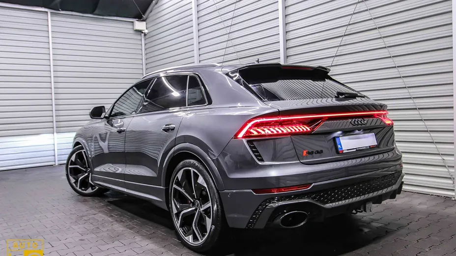 AUDI RS Q8 -